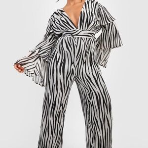 Boohoo Pleated & Ruffled Sleeves Jumpsuit
